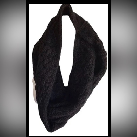 NWT MICHAEL Michael Kors Womens Patchwork Knit Infinity Loop Scarf Black - Picture 14 of 15